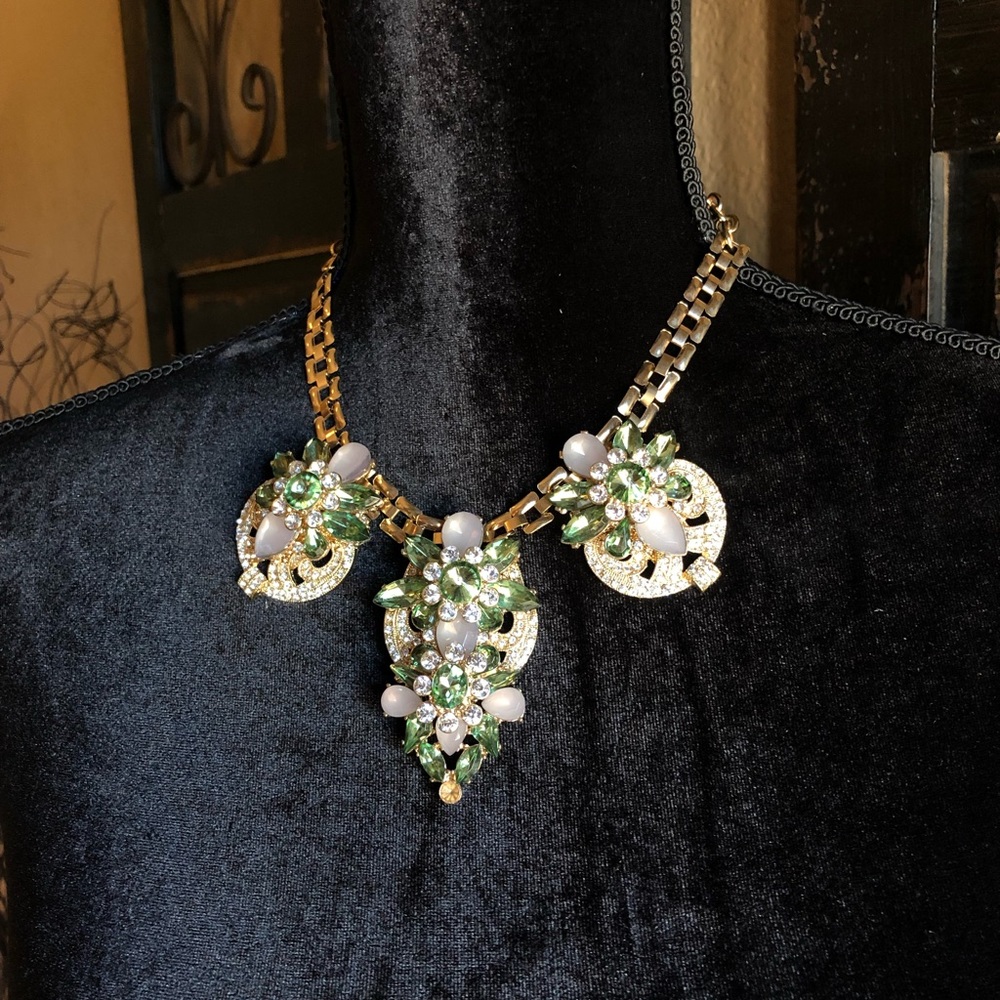 Classy vintage necklace